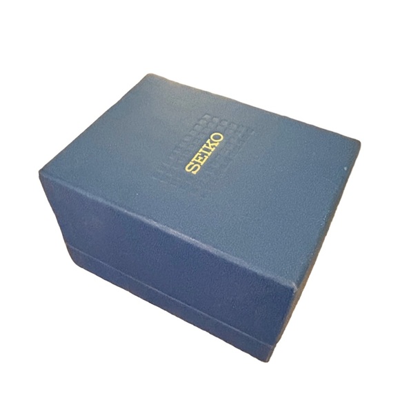 Seiko Women's Silver and Gold Watch - Picture 4 of 4